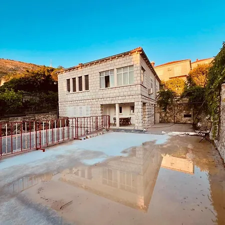 Apartment Near Old Town With Free Parking