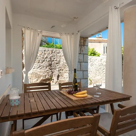 Apartment Near Old Town With Free Parking
