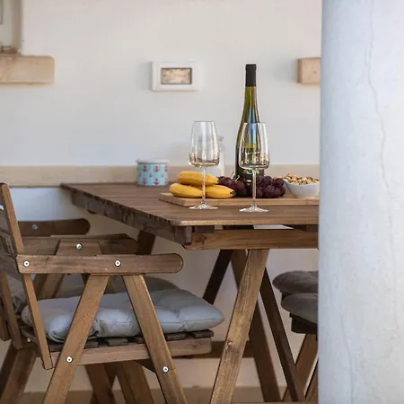 Near Old Town With Free Parking Apartamento