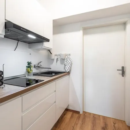 Near Old Town, Free Parking & Huge Garden