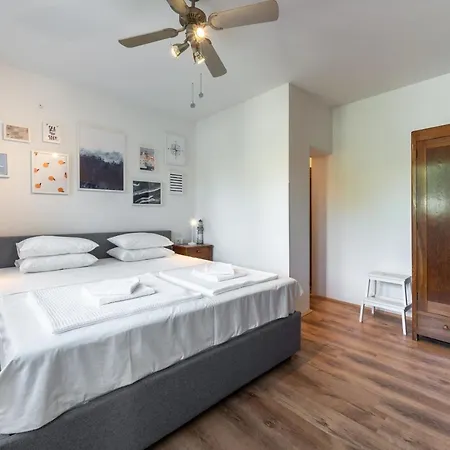 Near Old Town With Free Parking Apartment *