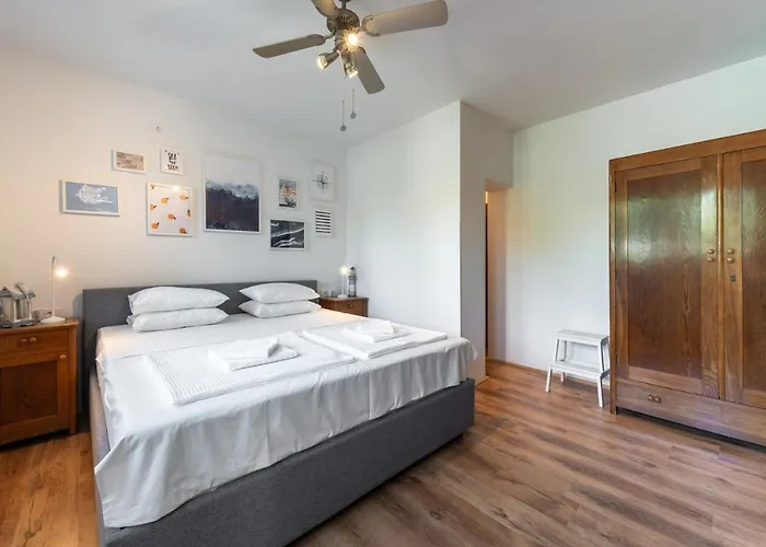 Near Old Town With Free Parking Apartman *