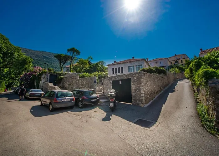 Near Old Town With Free Parking