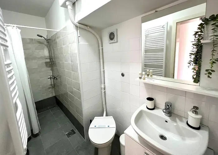 Near Old Town With Free Parking