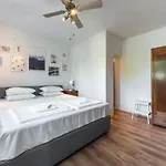 Near Old Town With Free Parking Apartmán *